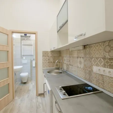 Standard By Hi5 - Csengery 3 * Budapešť